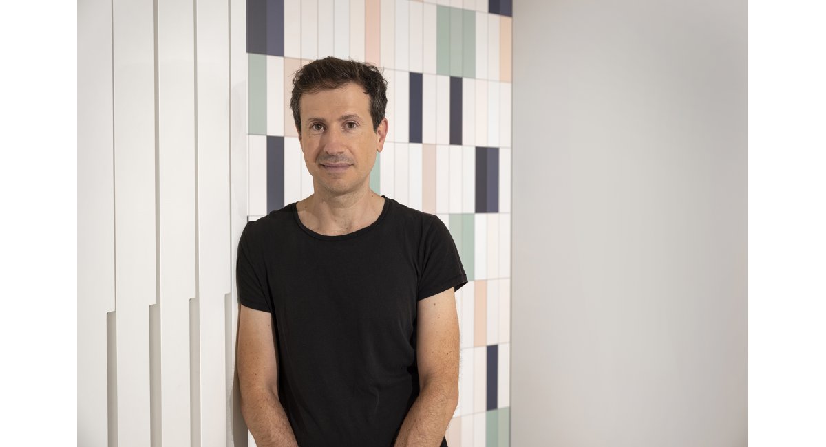 Marc Monzó presenta el solitario "IO" en primicia