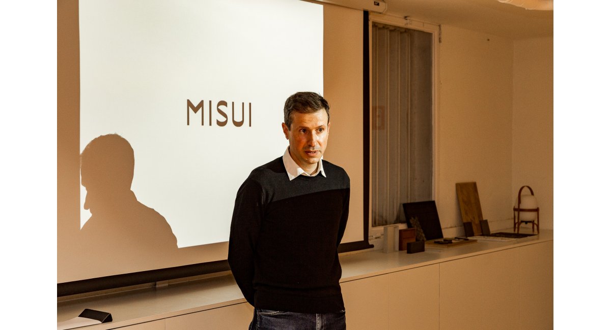 Marc Monzó presenta el solitario "IO" en primicia