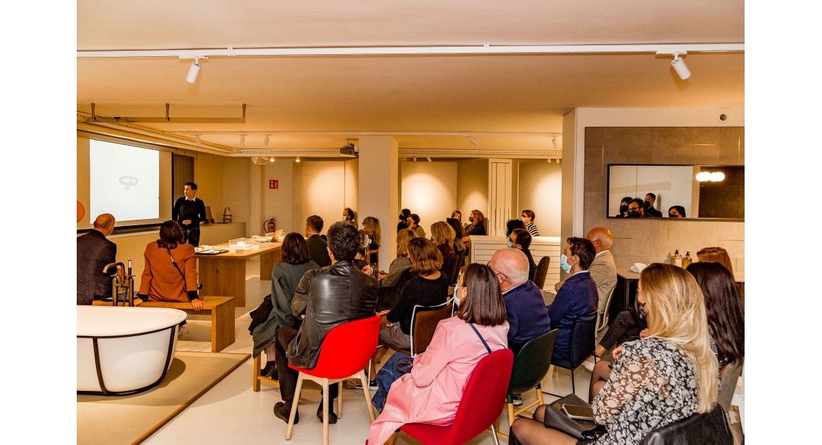 Marc Monzó presenta el solitario "IO" en primicia