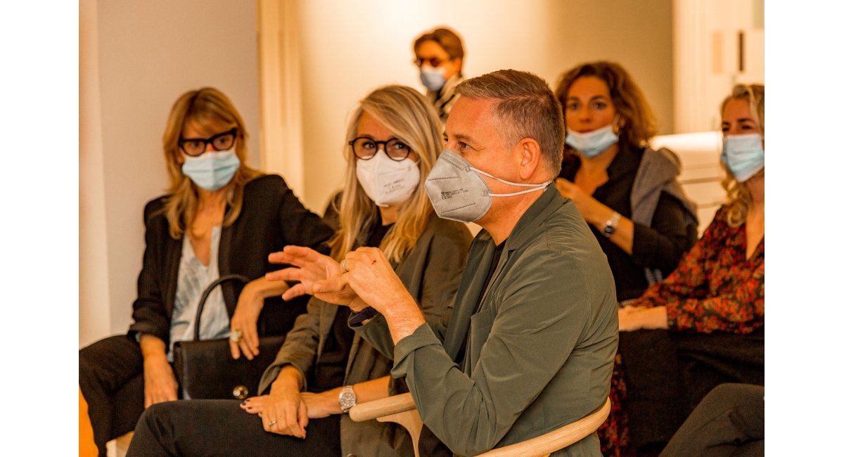 Marc Monzó presenta el solitario "IO" en primicia