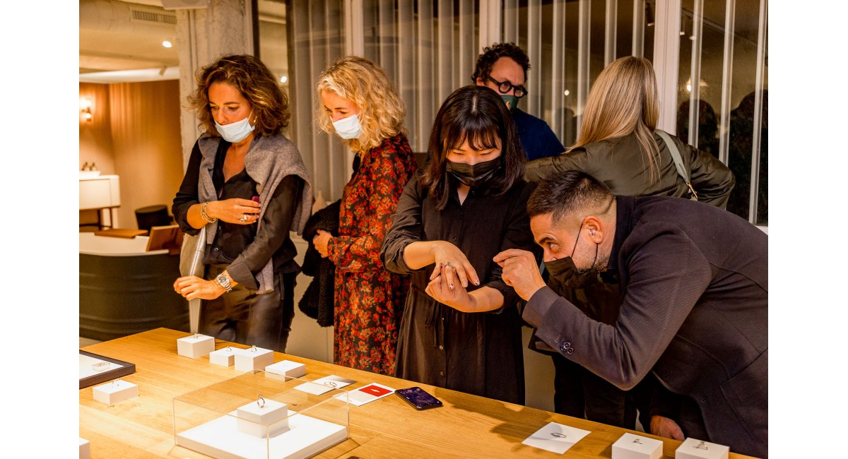 Marc Monzó presenta el solitario "IO" en primicia