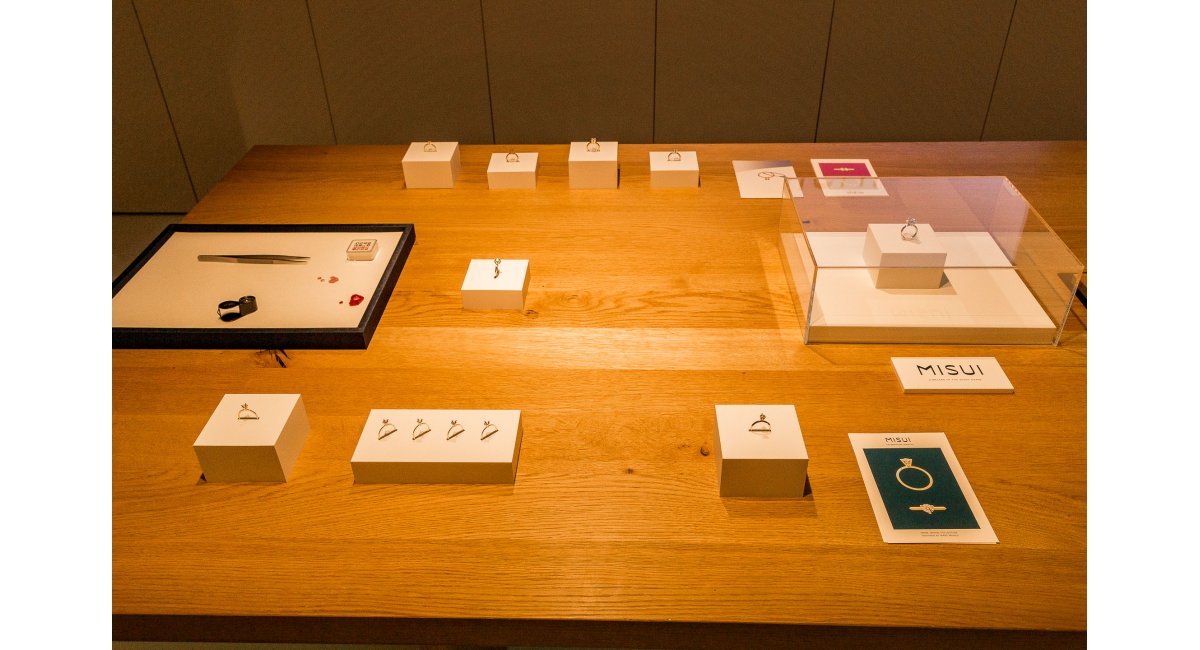 Marc Monzó presenta el solitario "IO" en primicia