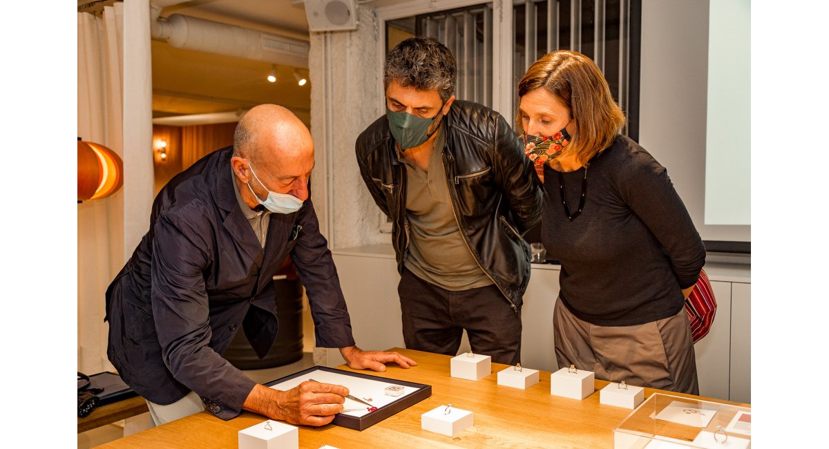 Marc Monzó presenta el solitario "IO" en primicia